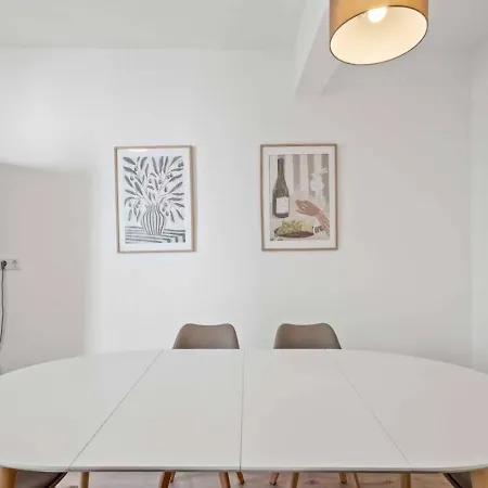 Dove Living Schoenes Fuer 6 アパート *